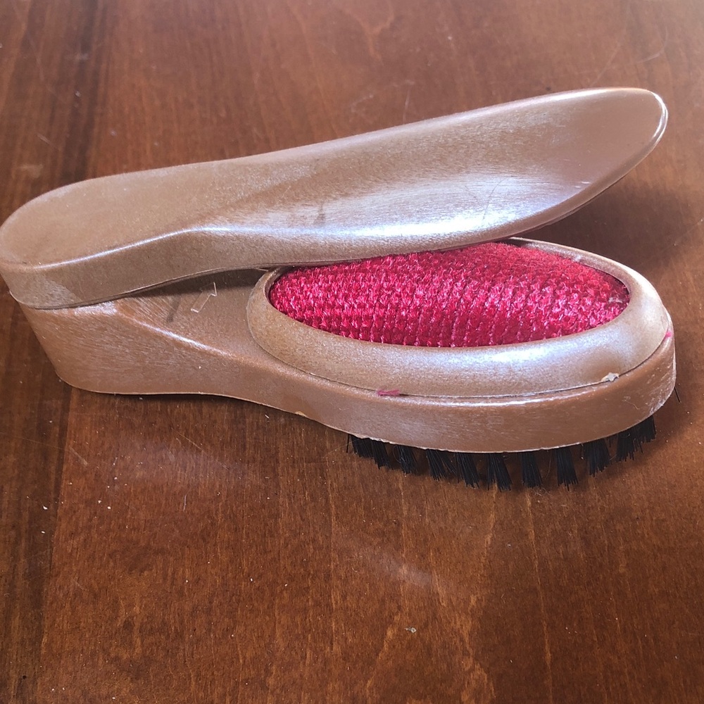 Handheld 3 in one Clothing Brush, lint remover & shoehorn